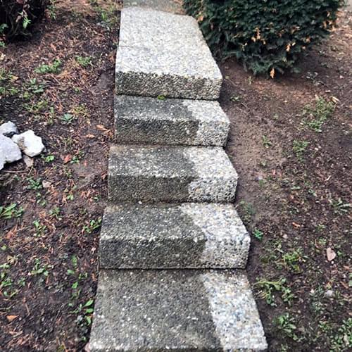 Treppe halb gereinigt